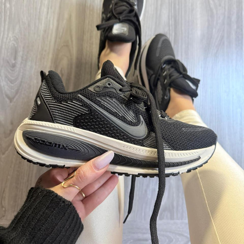 Nike Vomero 18
