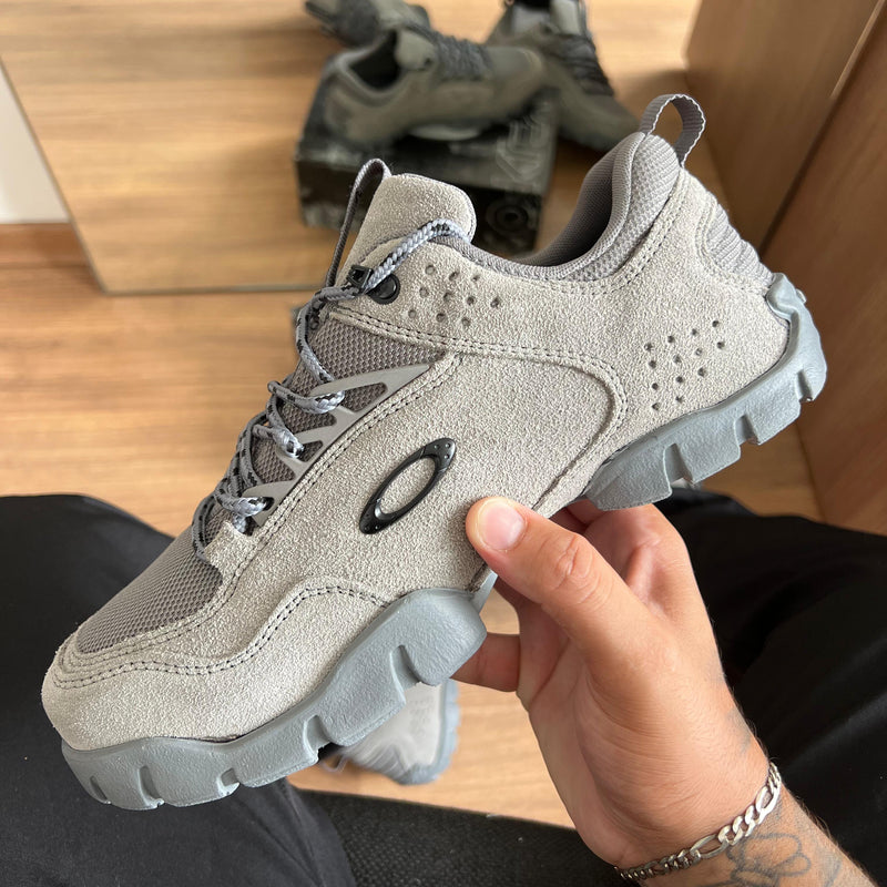 Oakley Modoc Low
