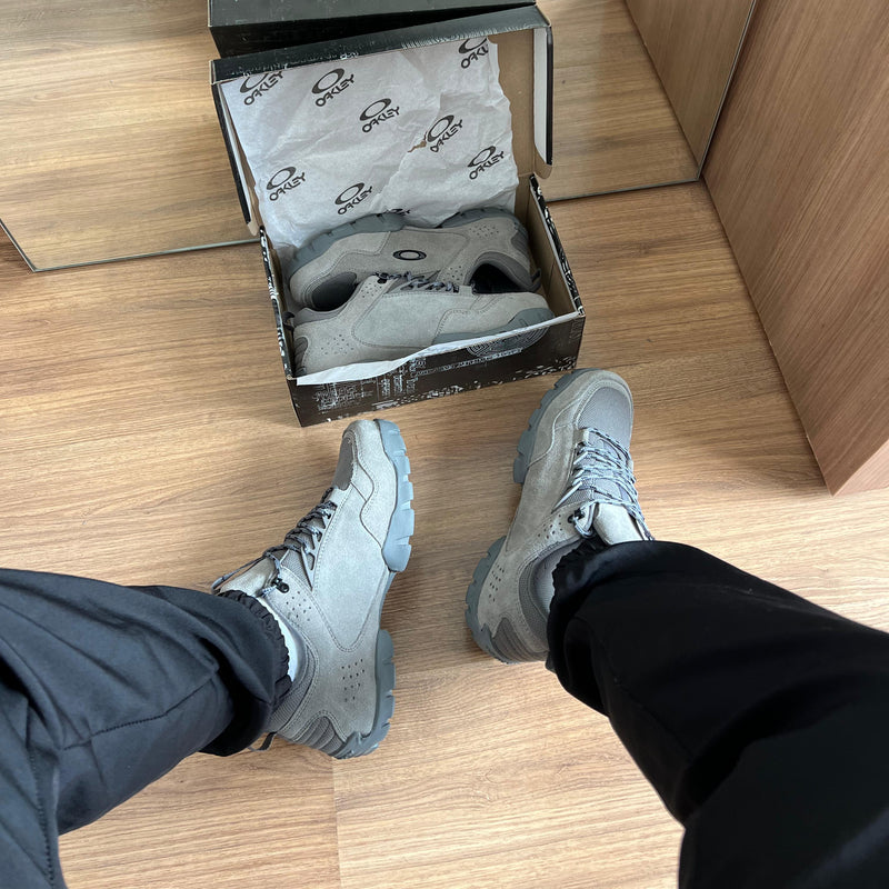 Oakley Modoc Low