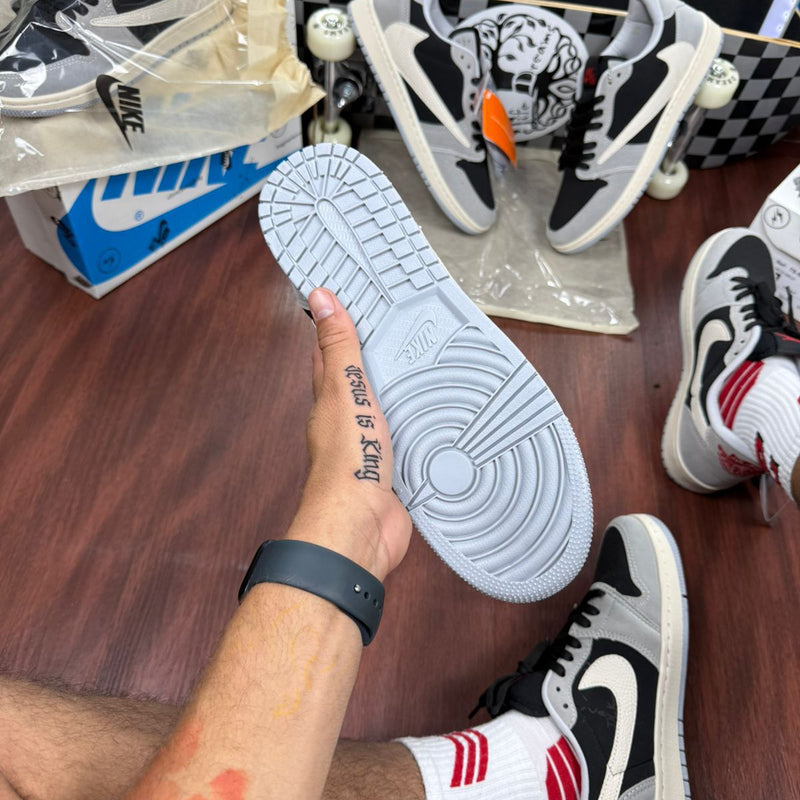 Nike Jordan Travis Scott