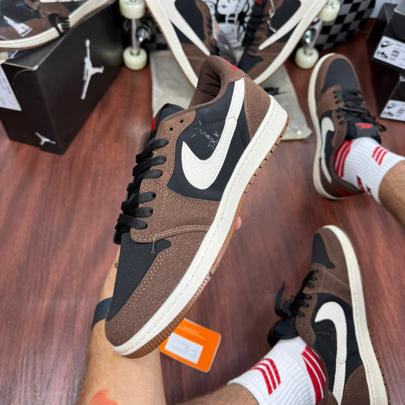 Nike Jordan Travis Scott